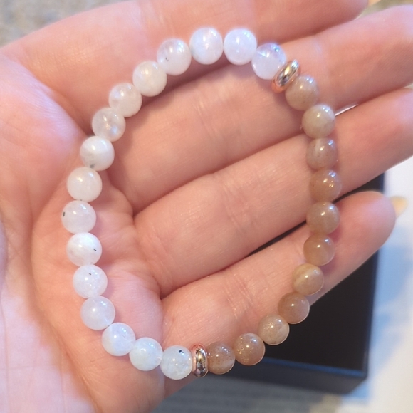 Elegant Beaded Bracelet - Picture 2 of 4